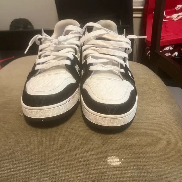 Louis Vuitton trainers - Picture 2 of 4